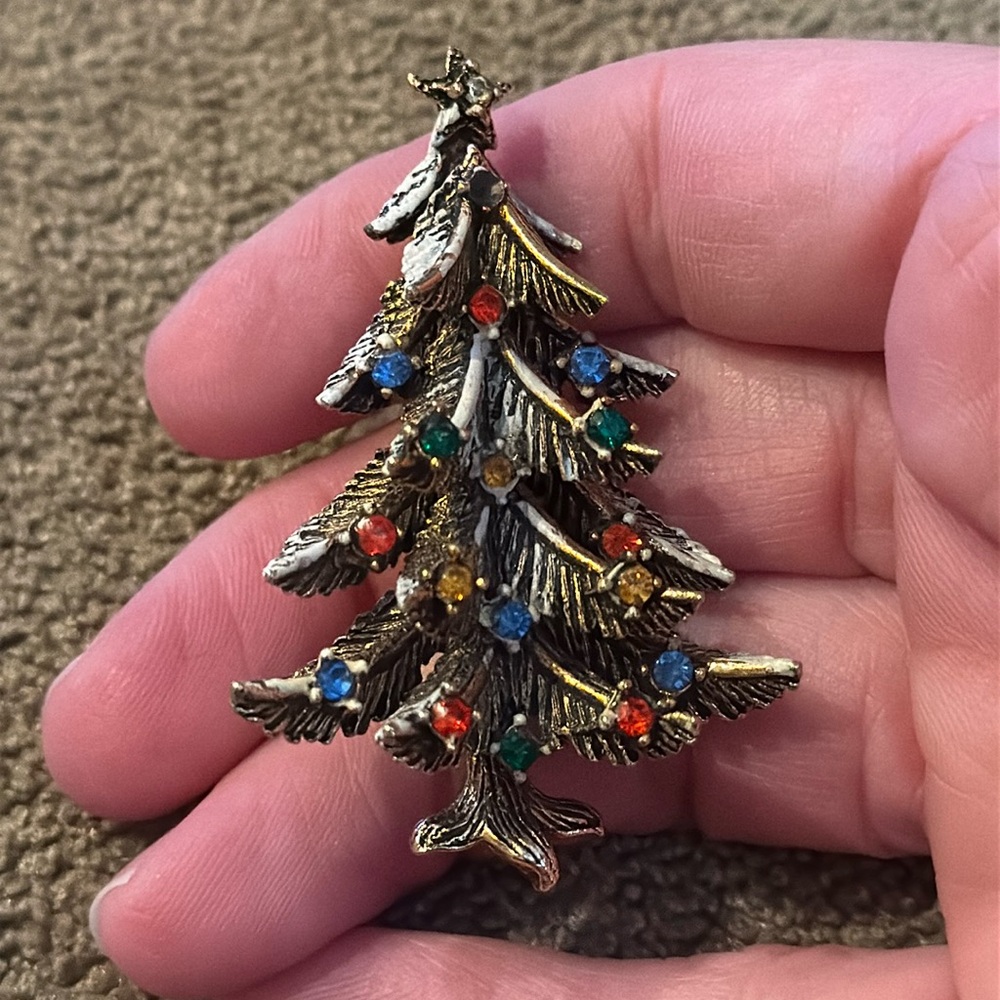 Gorgeous 3-D Christmas Tree with Ornaments brooch Pin Signed ART